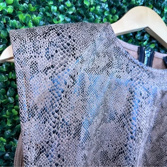 Brown snake print shoulder pad bodysuit nwt - Picture 3 of 6